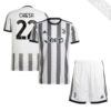 9811 PACK JUVENTUS CHIESA DOMICILE. ENSEMBLE ADULTE MAILLOT ET SHORT 2022 2023