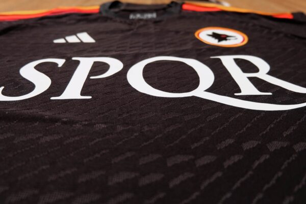 MAILLOT AS ROMA EXTERIEUR VERSION AUTHENTIC LOGO SPQR 2023-2024